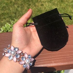 CUTE BRACELET WITH JEWELRY POUCH INCLUDED 💕